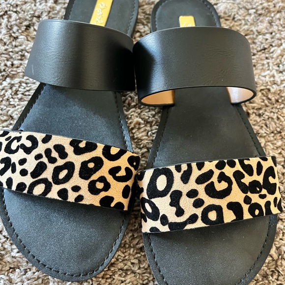 Qupid Black and Tan Sandals with Leopard Print - Picture 3 of 4